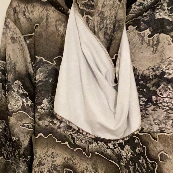 Real tree Camo Hoodie with neck gaiter attached - Picture 4 of 5